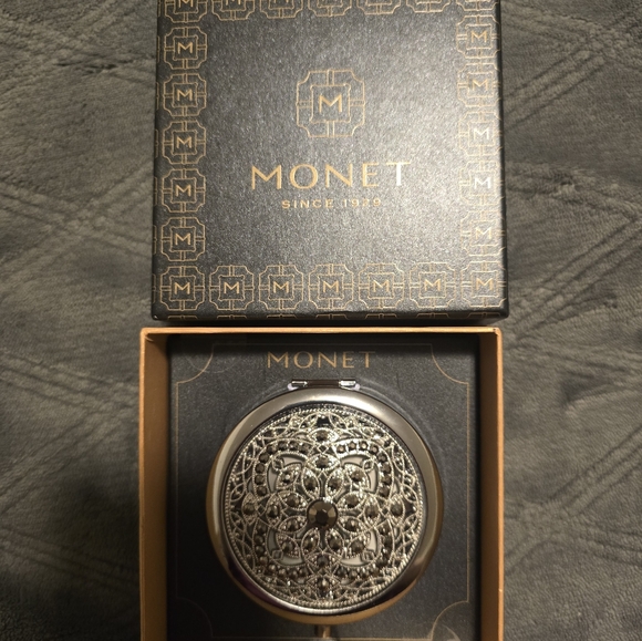 Compact Mirror - Picture 2 of 5